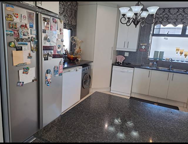 3 BEDROOM SECTIONAL TITLE FOR SALE IN POINT WATERFRONT